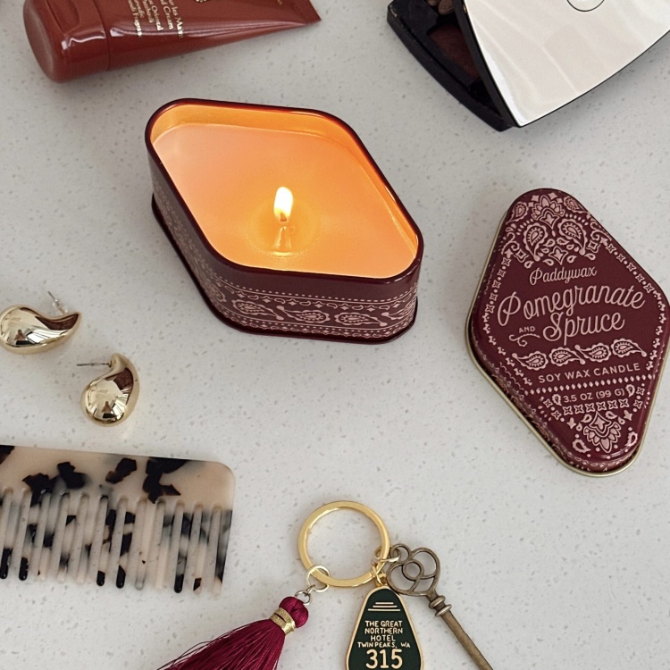 PADDYWAX, Компактная travel-свеча в металлической баночке, POMEGRANATE SPRUCE