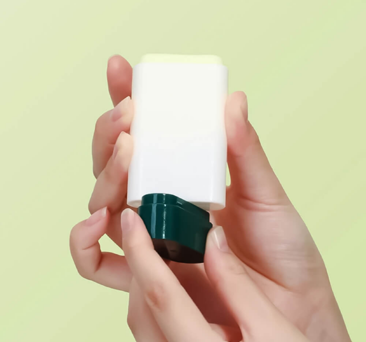 ROUND LAB, Солнцезащитный стик с сосной и центеллой для проблемной кожи, 19 г, SPF50+ PA++++