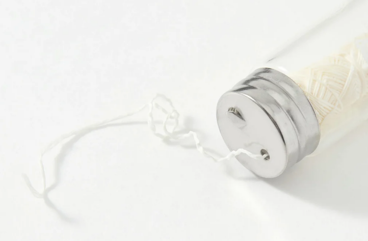 JUNGLE STORY, Зубная нить в стеклянном многоразовом диспенсере, Голубика и Аромат Мяты JUNGLE STORY, Зубная нить в стеклянном многоразовом диспенсере, Голубика и Аромат Мяты