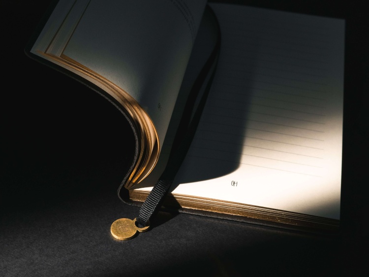 SPIRIT OF INSIGHT, Ежедневник с медальоном «Он. Интервью с Пророком» 