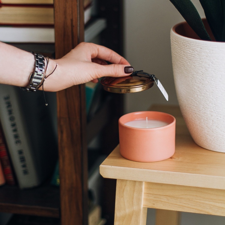 PADDYWAX, Средняя свеча в керамической баночке, ROSEWOOD + PATCHOULI  PADDYWAX, Средняя свеча в керамической баночке, ROSEWOOD + PATCHOULI